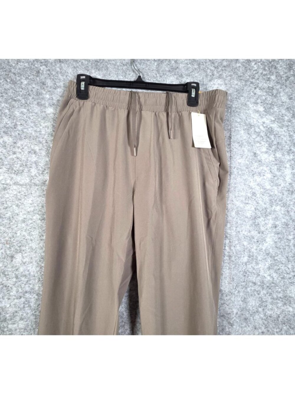 All In Motion NWT Women’s Stretch Woven High-Rise Taper Pants Beige Size S - Picture 3 of 11